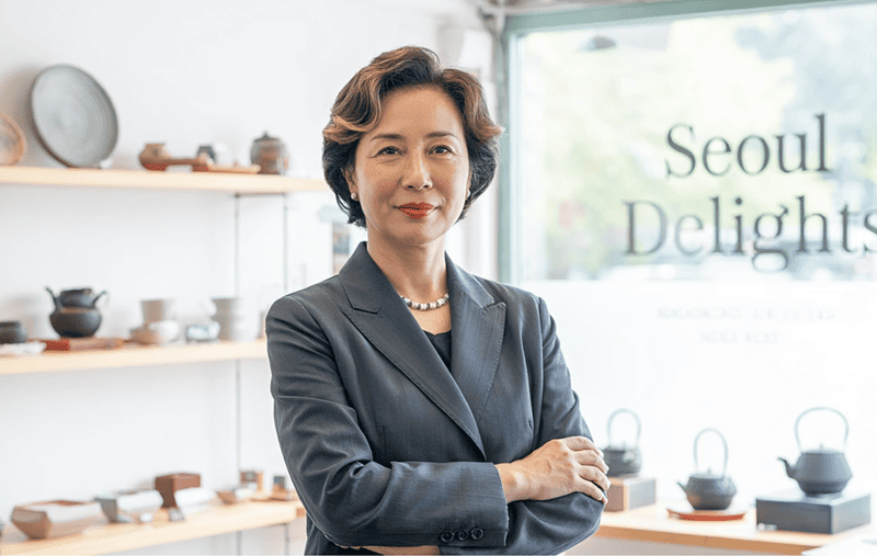독립유공자 후손 보훈 소상공인 성장사업을 안내하는 여성.